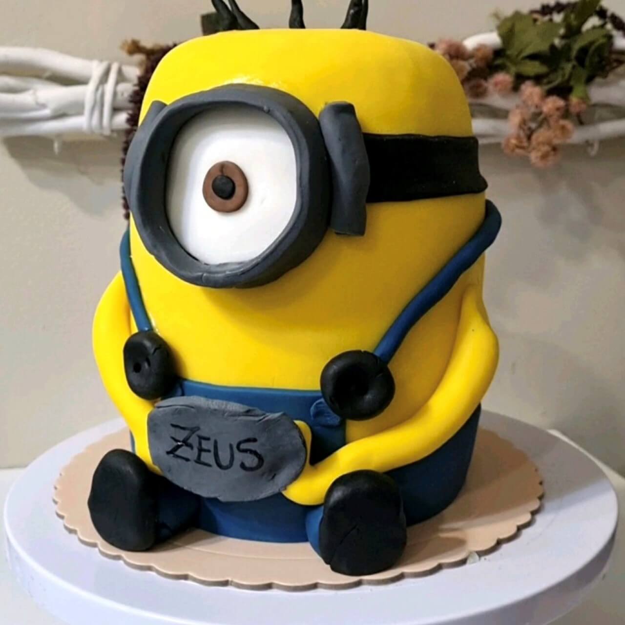 Tartas personalizadas: pastel con forma de minion